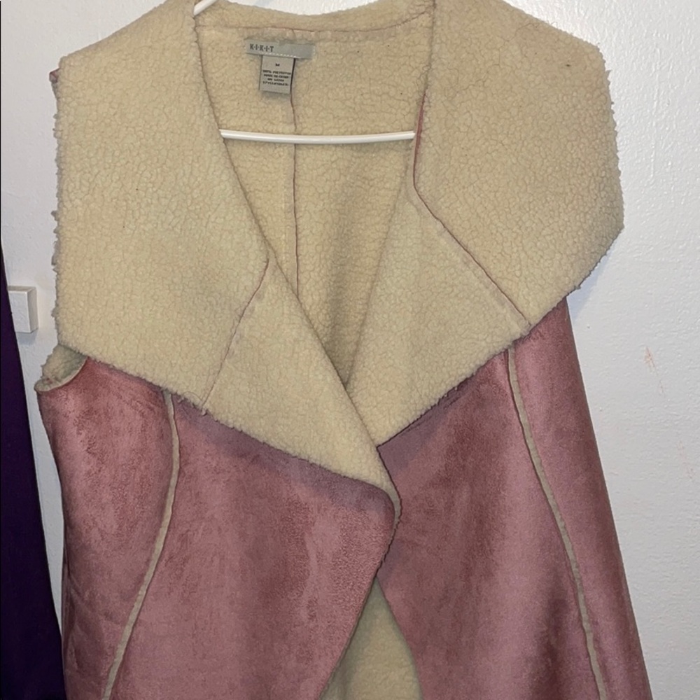 Pink vest with fur